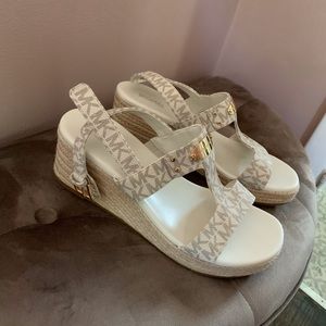 Ladies shoes